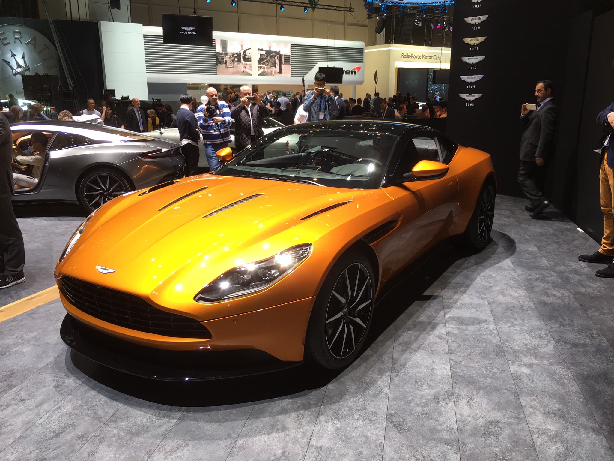 Aston Martin DB11